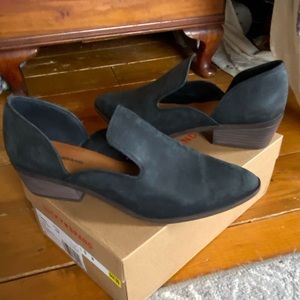 Lucky brand women’s size 10 shooties. Boot/shoe trendy cut out style.